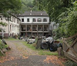 image-https://media.senscritique.com/media/000018489166/0/la_maison.jpg