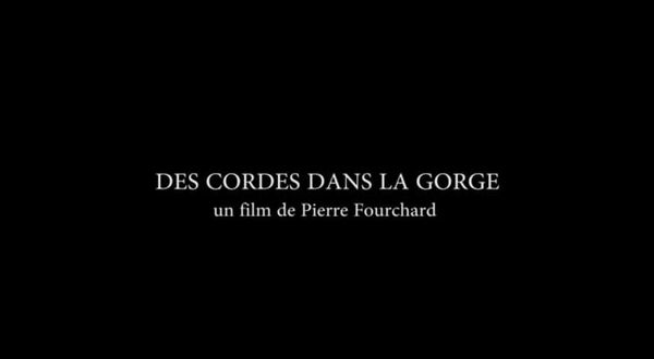 Des cordes dans la gorge