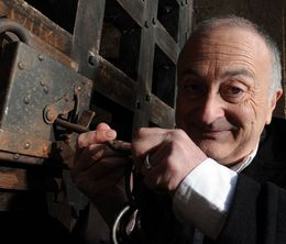 image-https://media.senscritique.com/media/000018790775/0/tony_robinson_s_crime_and_punishment.jpg