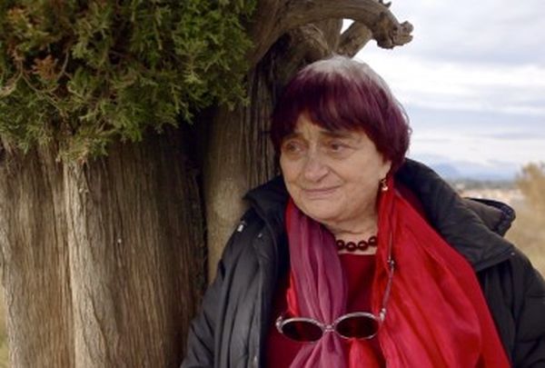 Retour avec Agnès Varda entre les 2 cyprès de Saint-Aunès