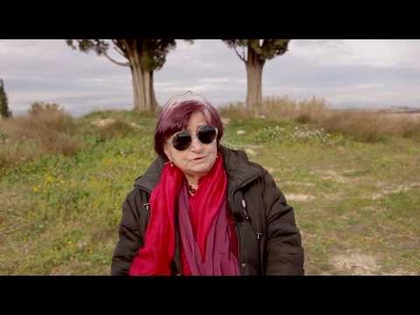 Retour avec Agnès Varda entre les 2 cyprès de Saint-Aunès