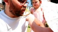 BABY FINDS GIANT SPIDER IN THE GARDEN!!