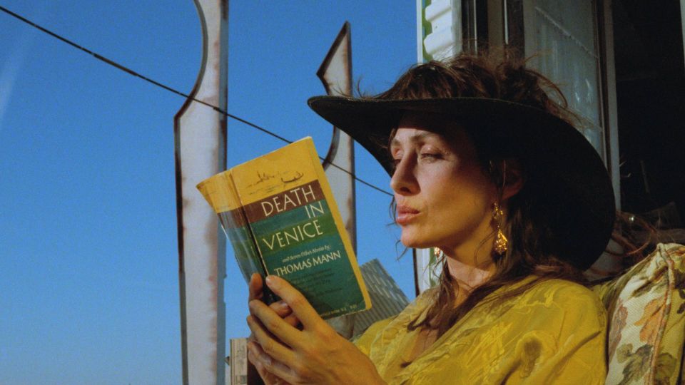 Film Bagdad Café Version Française Affiches, posters et images de Bagdad Café (1987) - SensCritique