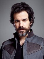 Santiago Cabrera