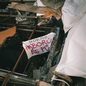 Háború És Fű