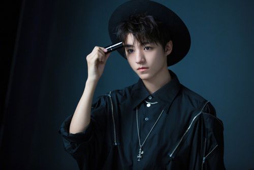 Cover Wáng Jùn-Kǎi (Karry Wang)