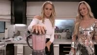 Burger vegan et frites avec Nikki Glaser