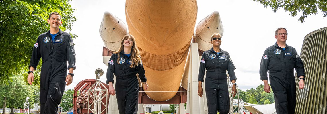 Cover Compte à rebours : Quatre touristes dans l'espace