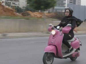 La Fille au scooter