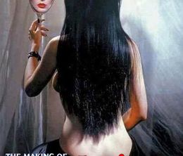 image-https://media.senscritique.com/media/000020401173/0/too_macabre_the_making_of_elvira_mistress_of_the_dark.jpg