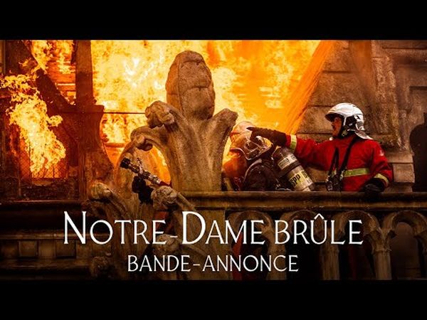 Notre-Dame brûle