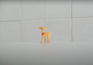 Bambi dans la cuisine