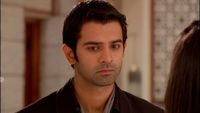 Arnav asks Khushi to pay