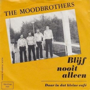 Blijf nooit alleen / Daar in dat kleine café (Single)