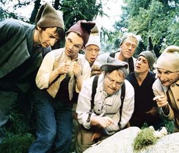 image-https://media.senscritique.com/media/000021017500/0/7_zwerge_manner_allein_im_wald.jpg