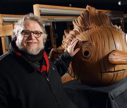 image-https://media.senscritique.com/media/000021077280/0/pinocchio_par_guillermo_del_toro_dans_l_atelier_d_un_cineaste.jpg