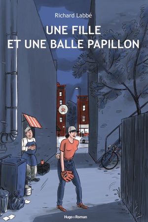 Une fille et une balle papillon