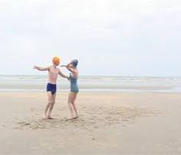 image-https://media.senscritique.com/media/000021221963/0/petits_pas_a_la_mer.jpg