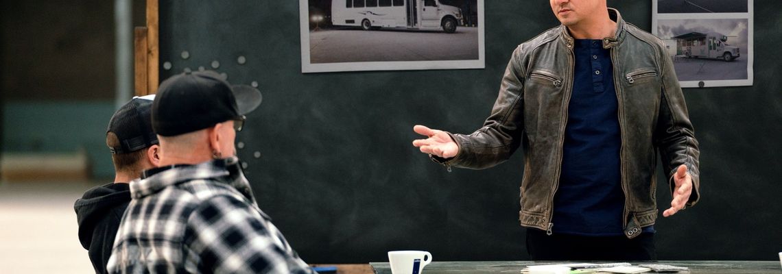 Cover Rénovations sur mesure avec Jeremy Renner