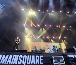 image-https://media.senscritique.com/media/000021447372/0/macklemore_en_concert_au_main_square_festival_2023.jpg
