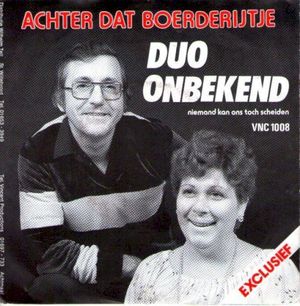 Achter dat boerderijtje