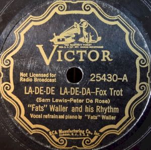 La-De-De La-De-Da / Lounging at the Waldorf (Single)