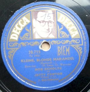 Kleine, blonde Mariandel