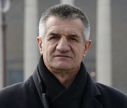 image-https://media.senscritique.com/media/000021878956/0/les_causeries_de_jean_lassalle.jpg