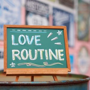 LOVE ROUTINE (Single)