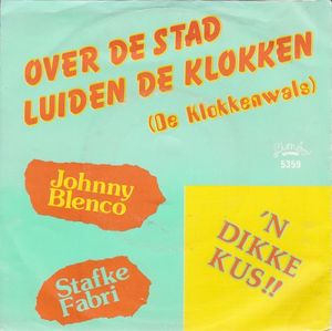 Over de stad luiden de klokken (De klokkenwals) / ’n Dikke kus (Single)