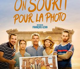 image-https://media.senscritique.com/media/000022219796/0/on_sourit_pour_la_photo.jpg
