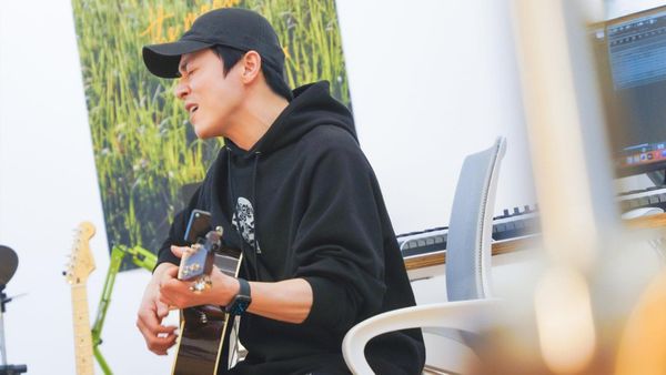 Cho Jung-Seok apprenti chanteur