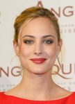 Nora Arnezeder