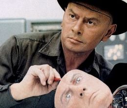 image-https://media.senscritique.com/media/000022314086/0/les_mille_et_une_vies_de_yul_brynner.jpg