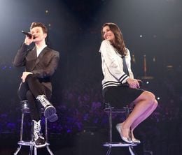 image-https://media.senscritique.com/media/000022405972/0/glee_on_tour_le_film_3d.jpg