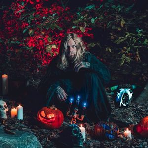 HALLOWEEN GRAVEDIGGER (Single)