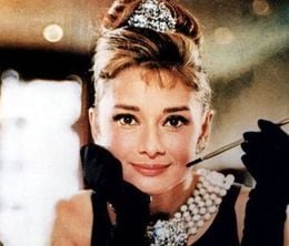 image-https://media.senscritique.com/media/000022541422/0/audrey_hepburn_le_choix_de_l_elegance.jpg