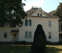 image-https://media.senscritique.com/media/000022736881/0/the_woman_in_the_yard.jpg