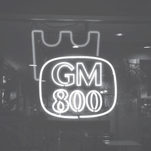 800