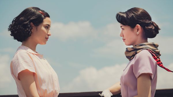 Lumière pâle sur les collines