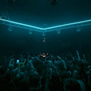 R28D (MAD DUBZ VIP) (Single)