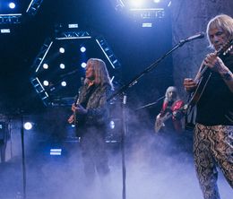 image-https://media.senscritique.com/media/000023112183/0/spinal_tap_ii_the_end_continues.jpg