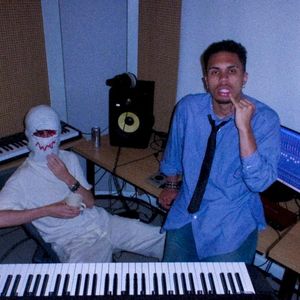 Le 2 titres avant l'ep qui annonce le projet (Single)