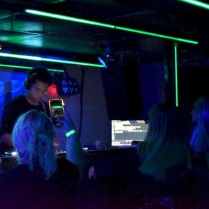 Pressure (VELLE remix)