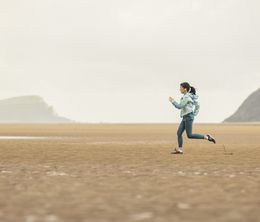image-https://media.senscritique.com/media/000023159930/0/angela.jpg
