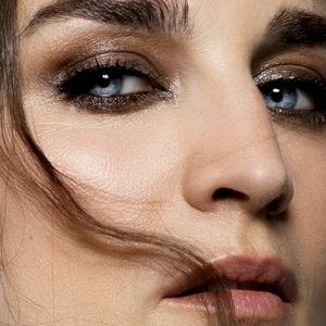 Close to me (Single)