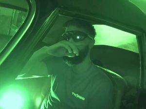 NOIR CARBONE (Single)