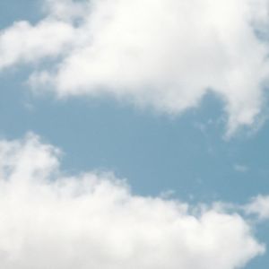 SUR LES NUAGES (Single)