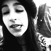 Mona_Perrault