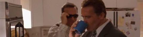Dans ce film, le héros boit son café ou son thé dans un mug bleu